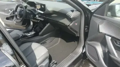 Photo 21 Peugeot 2008  Hybrid 145 e-DCS6