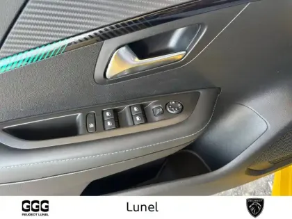 Photo 21 Peugeot 208  PureTech 100 S&S BVM6