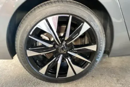 Photo 13 Peugeot 308  Plug-in Hybrid 195 ch e-DCS7