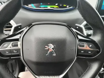 Photo 27 Peugeot 3008  Hybrid 225 e-EAT8