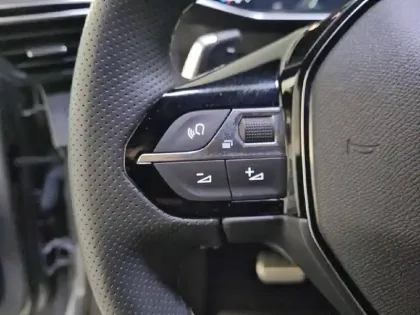 Photo 38 Peugeot 208  Hybrid 110 e-DCS6