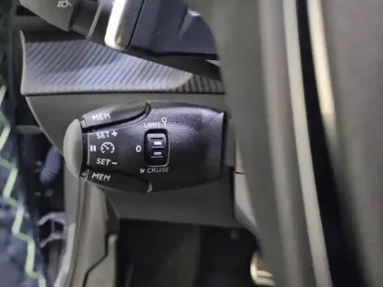 Photo 40 Peugeot 208  Hybrid 110 e-DCS6