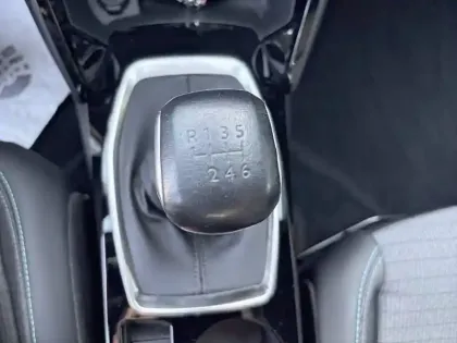 Photo 13 Peugeot 2008  PureTech 100 S&S BVM6