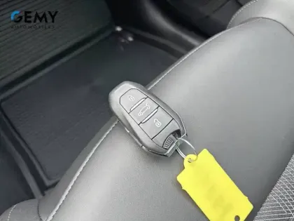 Photo 23 Peugeot 3008  Hybrid 145 e-DCS6