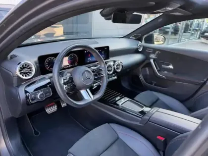 Photo 11 Mercedes Classe A A 200 d Berline AMG Line