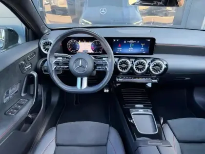 Photo 10 Mercedes Classe A A 200 d Berline AMG Line