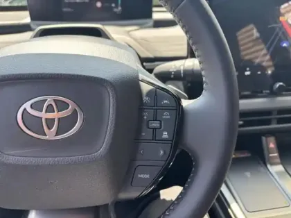 Photo 12 Toyota C-HR + 224ch 77kWh Design Grande Autonomie