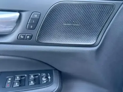 Photo 12 Volvo V60  B4 197ch Ultra Style Dark DCT 7
