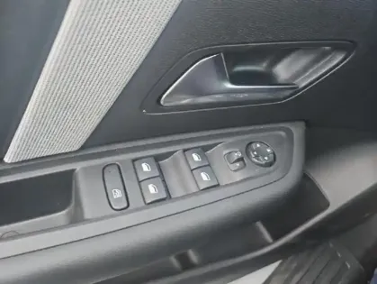 Photo 43 Citroën C4  1.2 Hybride 145ch MAX e-DCS6