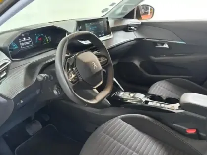 Photo 11 Peugeot 208  e- 136 Style Camera 180 Carplay