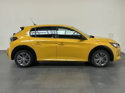 Photo 17 Peugeot 208  e- 136 Style Camera 180 Carplay