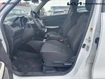 Photo 9 Suzuki Swift  1.2 Hybrid 83ch Privilège