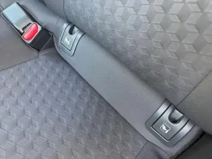 Photo 13 Toyota Yaris  116h France 5p