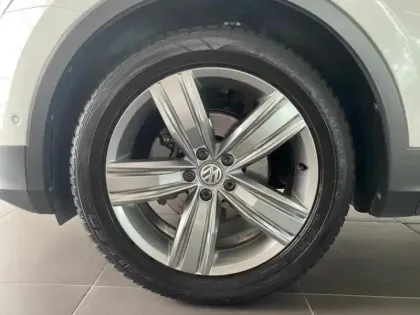 Photo 7 Volkswagen Tiguan  2.0 TDI 150ch BlueMotion Technology Confortline