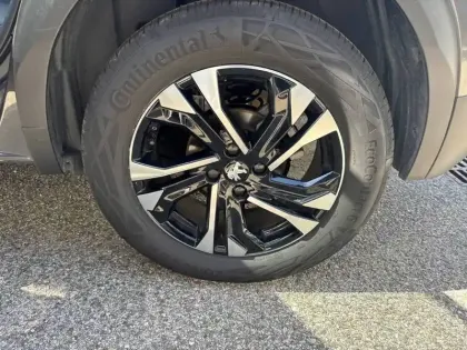Photo 10 Peugeot 2008  PureTech 130 S&S EAT8