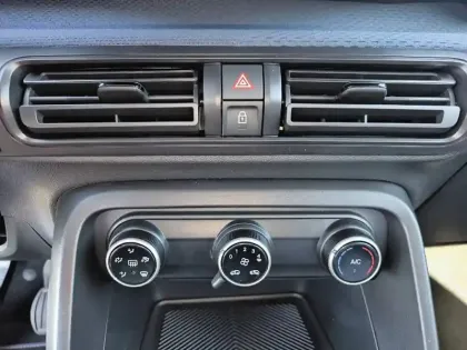 Photo 14 Citroën C3  Turbo 100 ch Manuelle