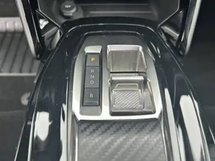 Photo 33 Peugeot 2008  Electrique 136 ch