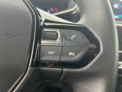 Photo 37 Peugeot 2008  Electrique 136 ch