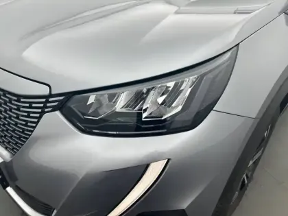 Photo 35 Peugeot 2008  Electrique 136 ch
