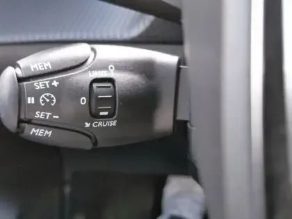 Photo 19 Peugeot 208  PureTech 100 S&S BVM6