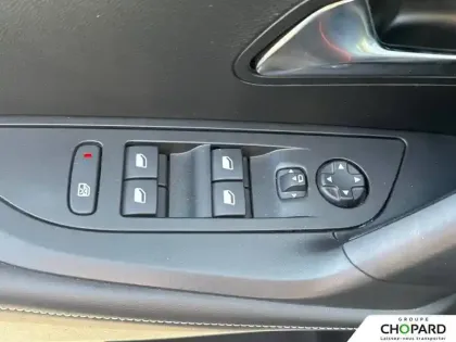 Photo 23 Peugeot 2008  PureTech 100 S&S BVM6