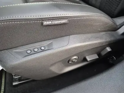 Photo 37 Peugeot 408  PHEV 180 e-EAT8