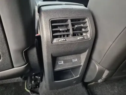 Photo 40 Peugeot 408  PHEV 180 e-EAT8