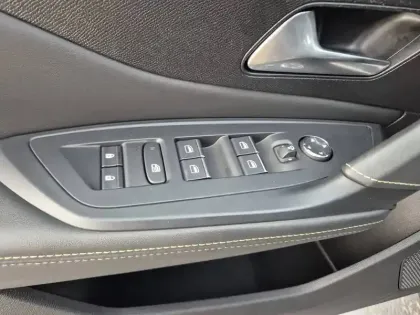 Photo 41 Peugeot 408  PHEV 180 e-EAT8