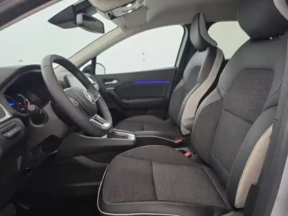 Photo 23 Renault Captur  E-Tech full hybrid 145