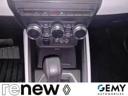 Photo 13 Renault Clio  E-Tech full hybrid 145