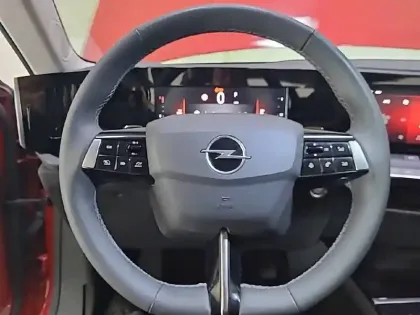 Photo 17 Opel Astra  1.2 Turbo 130 ch BVA8