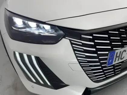 Photo 30 Peugeot 208  Hybrid 136 e-DCS6