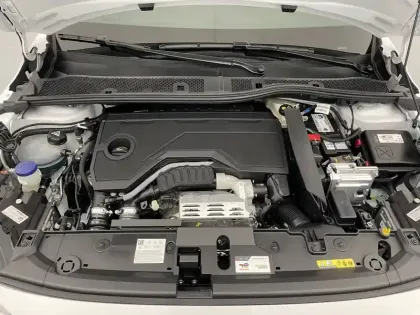 Photo 20 Peugeot 208  Hybrid 136 e-DCS6