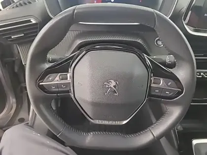 Photo 8 Peugeot 2008  BlueHDi 110 S&S BVM6
