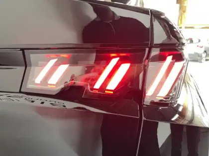 Photo 17 Peugeot 3008  Electrique 210 ch 73 kWh