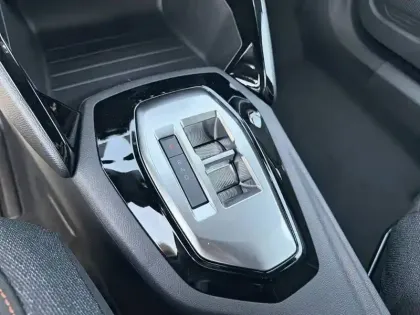 Photo 13 Peugeot 2008  Hybrid 110 e-DCS6