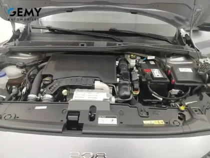 Photo 15 Peugeot 208  PureTech 100 S&S EAT8