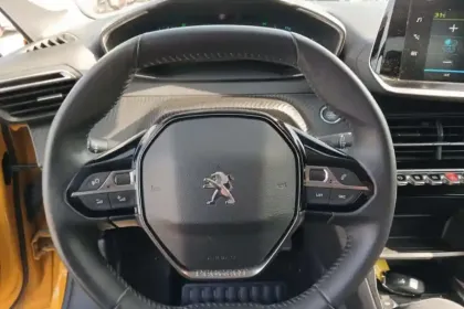 Photo 18 Peugeot 208  Electrique 50 kWh 136ch