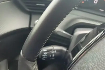 Photo 20 Peugeot 208  PureTech 100 S&S BVM6