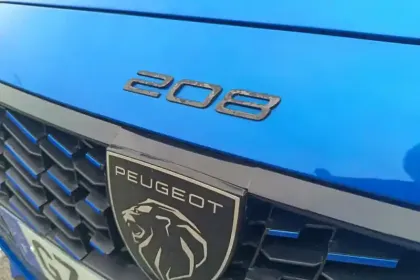 Photo 34 Peugeot 208  PureTech 100 S&S BVM6