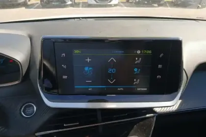 Photo 37 Peugeot 208  Electrique 50 kWh 136ch