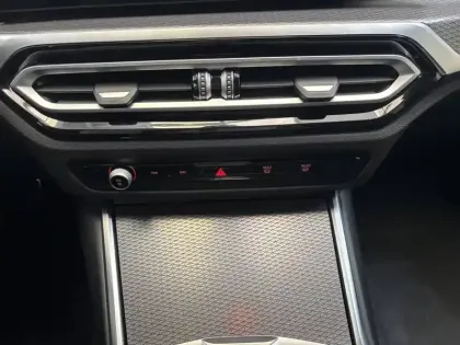 Photo 24 BMW Serie 3 320d 190 ch BVA8
