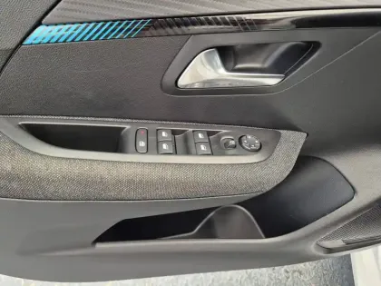 Photo 24 Peugeot 208  Electrique 50 kWh 136ch