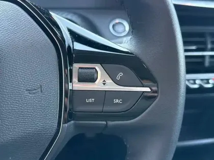 Photo 19 Peugeot 208  Electrique 50 kWh 136ch
