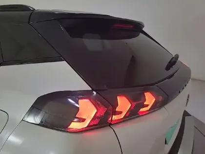 Photo 36 Peugeot 2008  PureTech 130 S&S EAT8