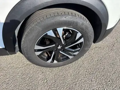 Photo 12 Peugeot 2008  PureTech 130 S&S EAT8