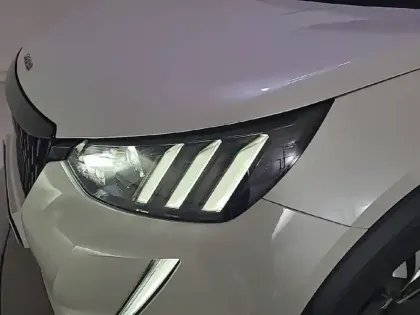 Photo 35 Peugeot 2008  PureTech 130 S&S EAT8