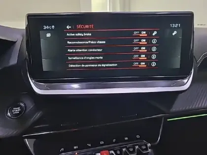 Photo 41 Peugeot 2008  PureTech 130 S&S EAT8