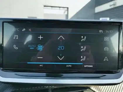 Photo 17 Peugeot 2008  PureTech 100 S&S BVM6