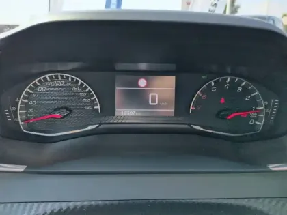 Photo 29 Peugeot 2008  PureTech 100 S&S BVM6